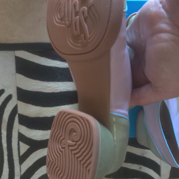 John Fluevog Vera style  shoes size 12W 10M New - Picture 4 of 4